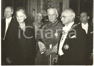 1954 ROMA QUIRINALE - Luigi EINAUDI riceve medaglia Ordine supremo del Cristo