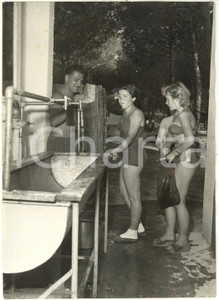 1954 ROMA Villa Glori - Turisti al campeggio del TOURING CLUB *Foto 13x18 