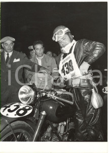 1954 MOTOCICLISMO MILANO-TARANTO Bruno FRANCISCI alla partenza su MOTO GUZZI 500