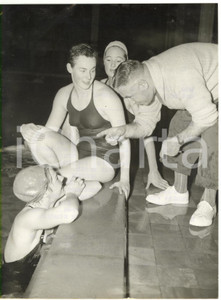 1956 BLACKPOOL UK - SWIMMING Alf PRINCE Frances HOGBEN Fearne EWART Julie HOYLE