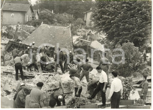 1961 CLAMART Rue des Monts - Pompiers déblaient décombres après un glissement