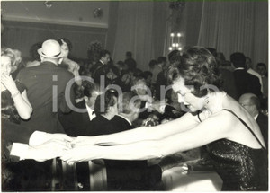 1958 SAINT VINCENT Gala di Capodanno - Dawn ADDAMS balla durante il veglione