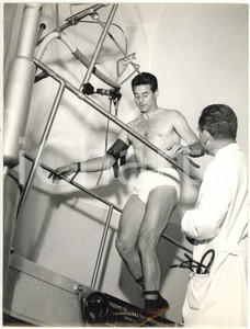 1960 MILANO CALCIO - INTER Lorenzo BUFFON durante le visite mediche (1) *Foto