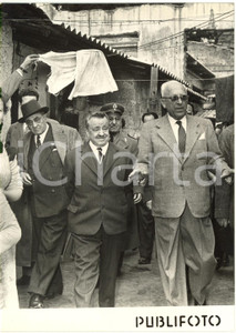 1954 NAPOLI - Giuseppe ROMITA visita rioni popolari con il sindaco Achille LAURO