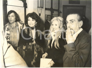 1970 ca ROMA Galleria Ca d'Oro - Paola QUATTRINI con la pittrice Ja FRANCESCHINI