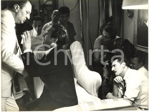 Fotografia d epoca originale 1965 CINEMA Signore & signori  Regista Pietro GERMI nel backstage del film 1