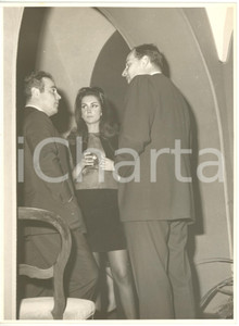 1970 ca ITALIA COSTUME - Paola PUNTURIERI a un party *Fotografia 18x24 cm