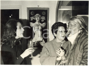 1975 ca ITALIA COSTUME - Contessa Marta MARZOTTO a un party *Fotografia 19x14 cm