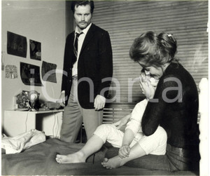 1971 CINEMA "Giornata nera per l'ariete" - Franco NERO e Silvia MONTI sul set 