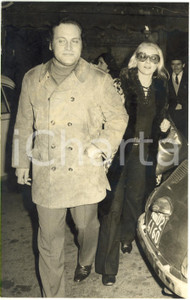 Fotografia d epoca originale 1970 ca ITALIA COSTUME  Virna LISI con il marito Franco PESCI Foto 11x18 cm 1