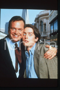 35mm vintage slide* 1995 NINE MONTHS Hugh GRANT Tom ARNOLD Scena del film (3) Diapositiva d'epoca, in formato 35 mm. CONDIZIONI: GOODE' severamente vietata la riproduzione. Tutti i diritti sono riservati.Nella diapositiva ICharta mette in vendita, sul negozio eBay e in esclusiva sul sito "icharta" il proprio archivio composto da numerose diapositive e negativi fotografici d'epoca, tutti originali e autentici, che attraversano la storia del costume italiano tra gli la fine degli anni Sessanta e Novanta.Si tratta di uno sguardo inedito sull'attualit&agrave;, la politica, la vita quotidiana, il gossip e la cultura, che fotografa il cambiamento della nazione in quest'ultimo scorcio del XX secolo. Un'occasione unica per il mercato del collezionismo, che vede finalmente disponibile un archivio eccezionale per vastit&agrave;, tematiche e condizioni, in un settore (il negativo fotografico e la diapositiva) di assoluta novit&agrave; e dalle interessanti prospettive di investimento.  originale e autentica 1