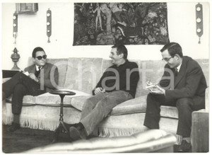 1962 MILANO Caso CANZONISSIMA - Dario FO con i giornalisti nel suo appartamento