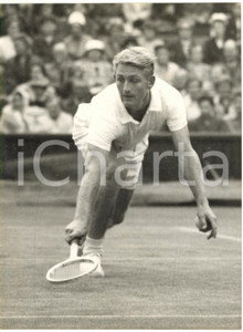 1956 LONDON WIMBLEDON Centre Court - Lew HOAD vs John O'BRIEN *Photo 15x20 