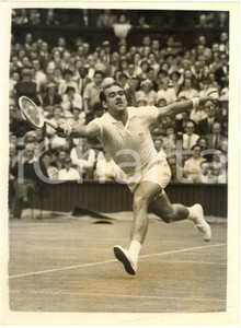 1956 LONDON WIMBLEDON Tennis - Kurt NIELSEN vs Bob MARK on Centre Court *Photo