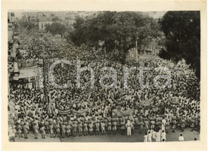 1953 CALCUTTA (INDIA) - Police hold back a communist demonstration *Photo 20x15