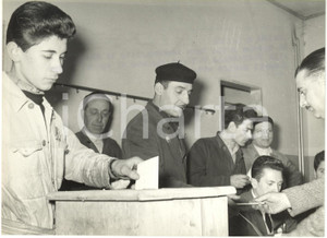 1958 TORINO Elezioni FIAT - Operai e impiegati al voto *Foto 18x13 cm