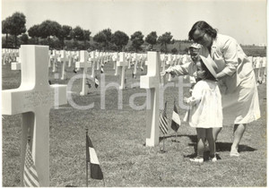 1958 NETTUNO Cimitero Americano - MEMORIAL DAY - Orfani sulla tomba di un caduto