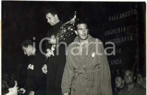 1954 TORINO Europei Nuoto - PALLANUOTO - Premiazione dei capitani *Foto 18x12