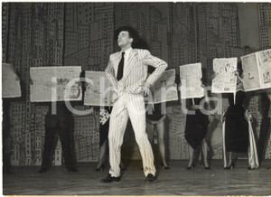 1953 PARIS Théâtre de l'Empire - Roland PETIT dans le ballet "Ciné Bijou" *Photo