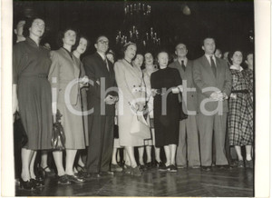 1954 PARIS Opéra - Galina ULANOVA et les danseurs soviètiques dans le foyer