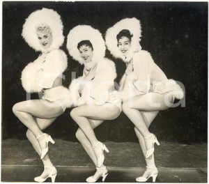 1956 LONDON Windmill Theatre - Dancers Jill TURNER Annette DONATI Jean HODGINS