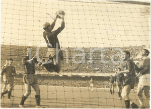 1962 NAPOLI Stadio San Paolo - NAPOLI vs GENOA 1-4 - Parata di Giancarlo GALLESI