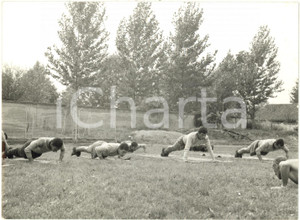 1963 MONDOVÌ (CN) CALCIO Ritiro GENOA - Giocatori durante allenamento (3) *Foto