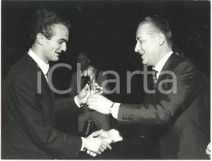 1968 (ma 1964) MILANO Scudetto INTER - Ivanoe FRAIZZOLI premia Sandro MAZZOLA