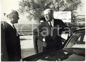 Fotografia d epoca originale 1967 LAGO DI BRACCIANO Gustavo VI Adolfo di Svezia al ristorante Gli Etruschi 1