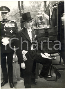 1957 LONDON - New ambassador of Finland Leo TUOMINEN goes to see the Queen 