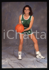 Fotografia d epoca originale 35mm vintage slide1993 SPETTACOLO Simona VENTURA in tuta da basket ADIDAS 1