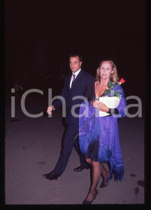 35mm vintage slide* 1990 ROMA Ursula ANDRESS al concerto de I TRE TENORI 4