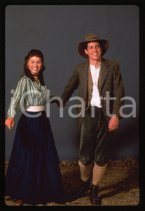 35mm vintage slide* 1995 - CINEMA - Hugh GRANT e Tara FITZGERALD Ritratto (5)