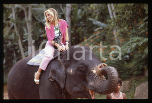 35mm vintage slide* 1990ca COSTUME Maria Giovanna ELMI in sella a un elefante