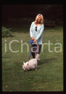 35mm vintage slide*1990ca COSTUME - Rita DALLA CHIESA Ritratto con cane 1