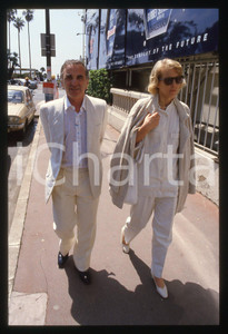 35mm vintage slide* 1990 CANNES Charles AZNAVOUR Ulla THORSELL Ritratto (2)