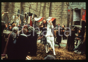 35mm vintage slide* 1991 ROBIN HOOD Kevin COSTNER in una scena del film (1)