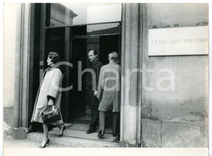 1961 MILANO Maria Pia di SAVOIA e Alessandro di JUGOSLAVIA visitano il Cenacolo