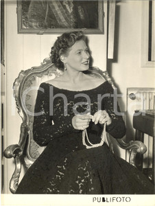 1953 NAPOLI Palazzo CASTELMOLA Ingrid BERGMAN e la collana di Roberto ROSSELLINI