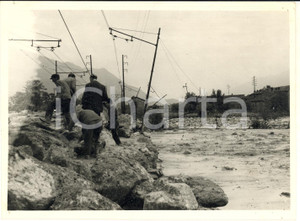 1957 ALLUVIONE BUSSOLENO (TO) Ferrovia per Modane divelta dalle acque - Foto