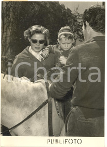 1953 CAPRI Ingrid BERGMAN con Roberto ROSSELLINI jr sul somarello - Foto 13x18