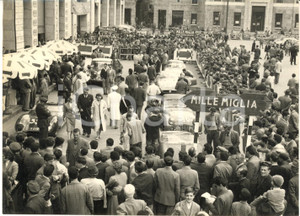1957 AUTOMOBILISMO BRESCIA MILLE MIGLIA Punzonatura in Piazza della Vittoria 