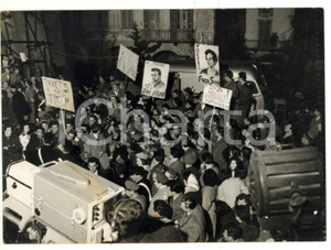 1959 MONDOVÌ CAMPANILE SERA Folla con cartelli per Nino MANERA e Sheila DI SALVO