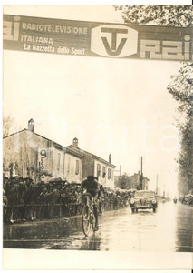 1955 ca PIADENA CICLISMO GIRO D'ITALIA Guido DE SANTI al traguardo *Foto 13x18
