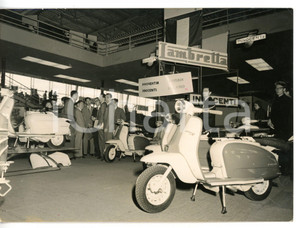1962 MOSCA Mostra Industria Italiana - Lo stand LAMBRETTA *Foto 18x13 cm