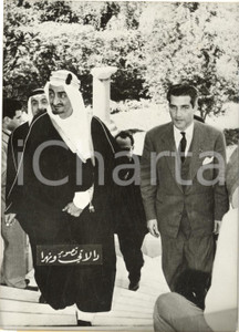 1959 BEIRUT Faysal of Saudi Arabia arrivingat Arab League meeting - Photo 13x18