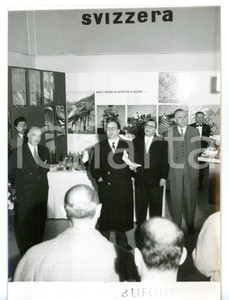1956 MILANO Fiera Campionaria - Oscar HUMM al padiglione svizzero *Foto 13x18 cm