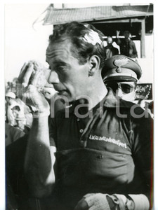 1955 ca GIRO D'ITALIA - CICLISMO Hugo KOBLET all'arrivo *Foto 13x18 cm