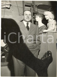 1953 MILANO Accademia BRERA Scultore Francesco MESSINA nel suo studio - Foto