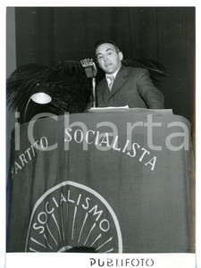 1956 MILANO Congresso PSDI - Corrado BONFANTINI al banco degli oratori *Foto